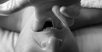 Axon centro de fisioterapia en Irún. Tratamiento manual ATM.